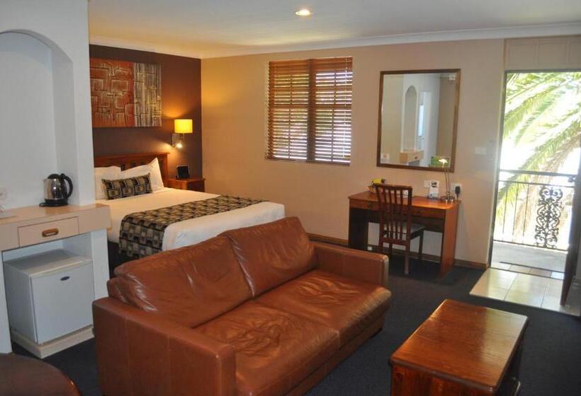 Номер Executive, In Town Motor Inn