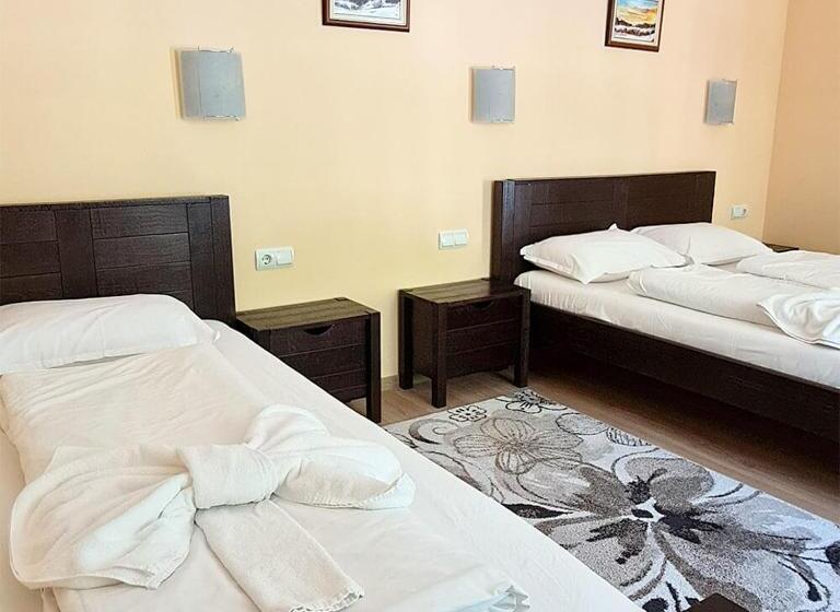 Трехместный Номер Стандарт с Балконом, Family Hotel Chiflik Hills