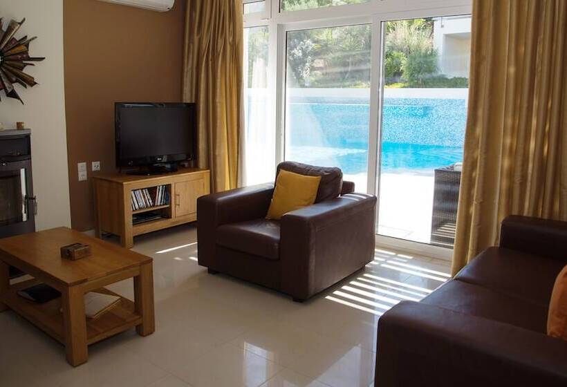 Бунгало с видом на бассейн, Lagada Bay Resort