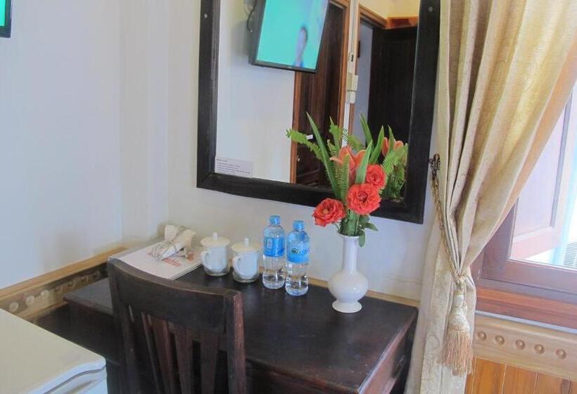 수피리어 룸, Golden Lotus Place