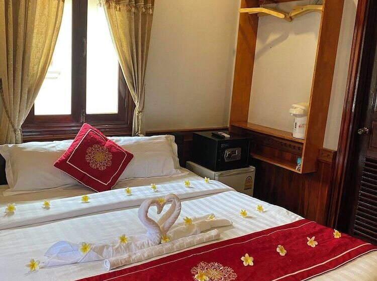 수피리어 룸, Golden Lotus Place