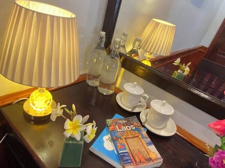 수피리어 트리플 룸, Golden Lotus Place