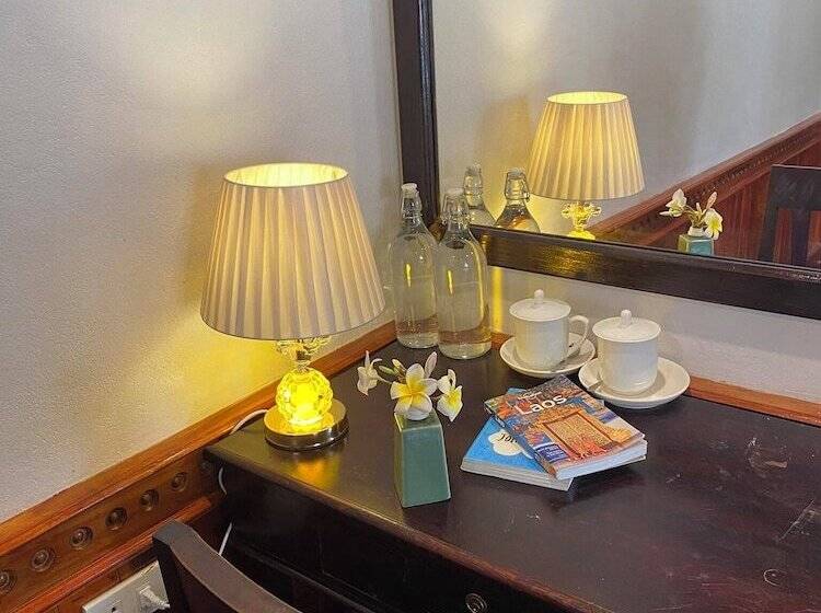 수피리어 룸, Golden Lotus Place