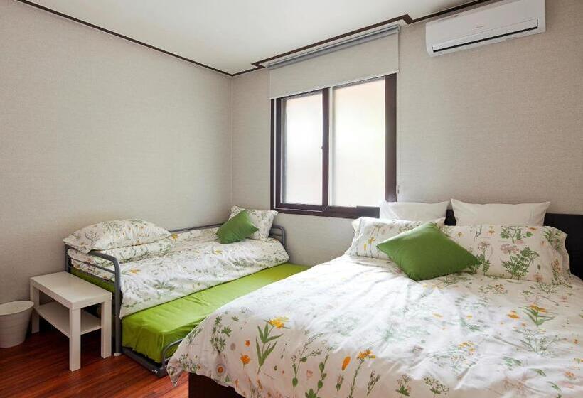 غرفة عائلية, Jiwoljang Guest House