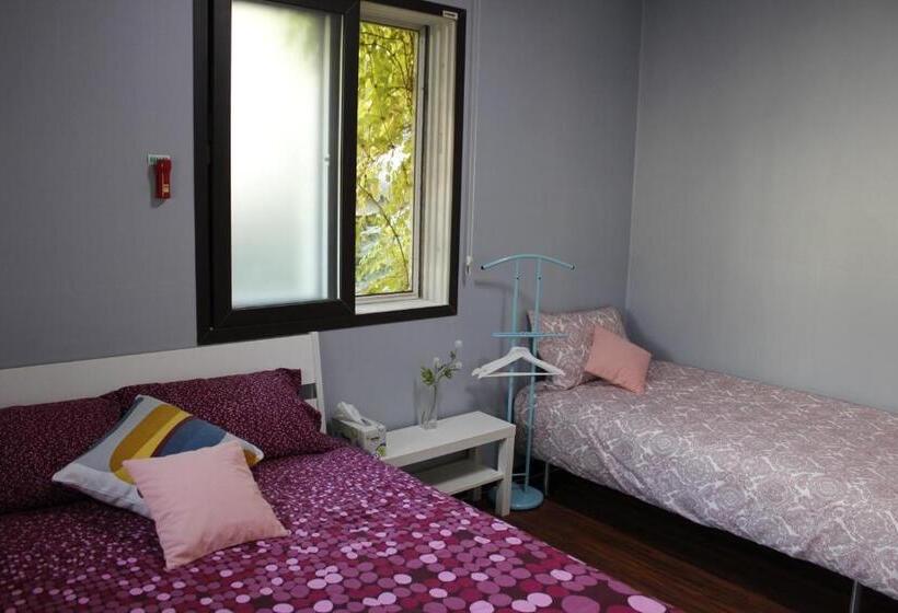 غرفة قياسية ثلاثية, Jiwoljang Guest House