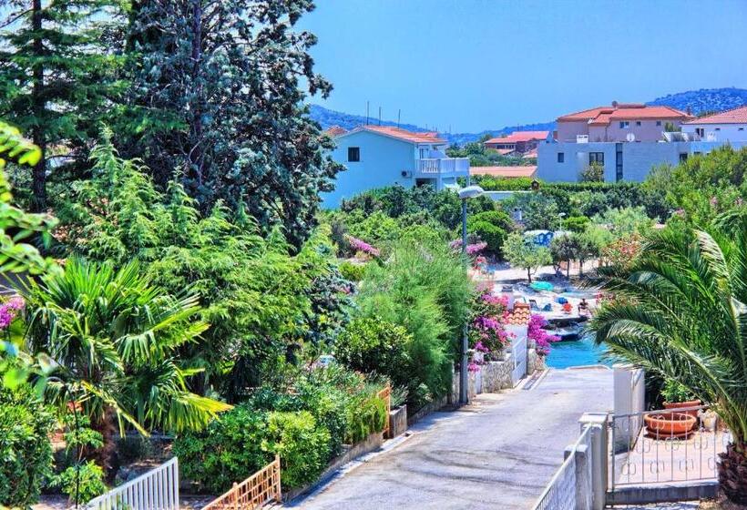 آپارتمان کامفورت 2 خوابه, Apartments Cvita Holiday