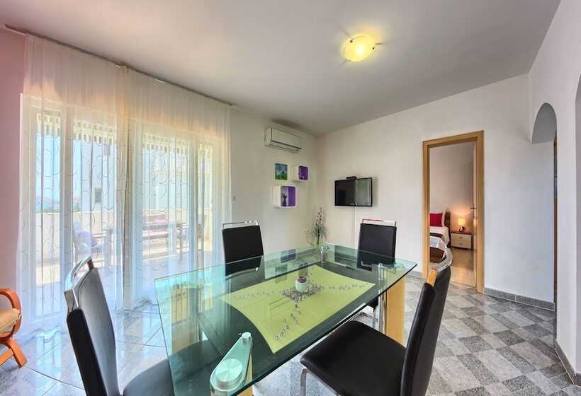آپارتمان راحتی 1 خوابه, Apartments Cvita Holiday