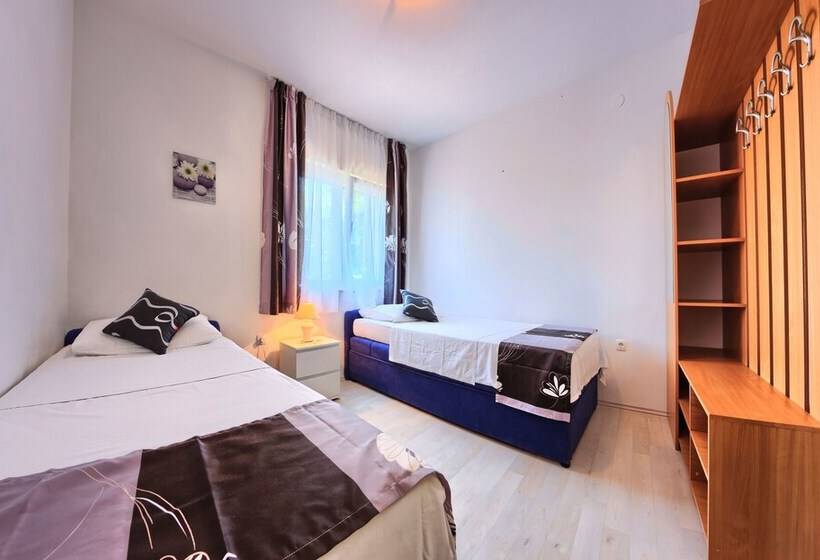 آپارتمان راحتی 1 خوابه, Apartments Cvita Holiday