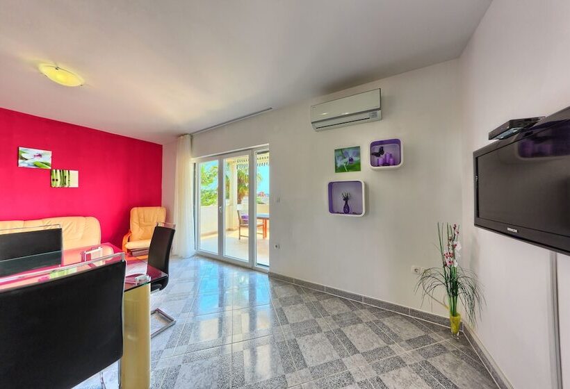آپارتمان راحتی 1 خوابه, Apartments Cvita Holiday