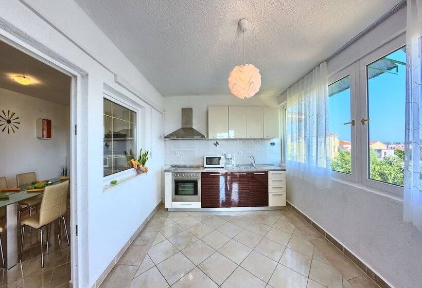 آپارتمان 4 خوابه, Apartments Cvita Holiday