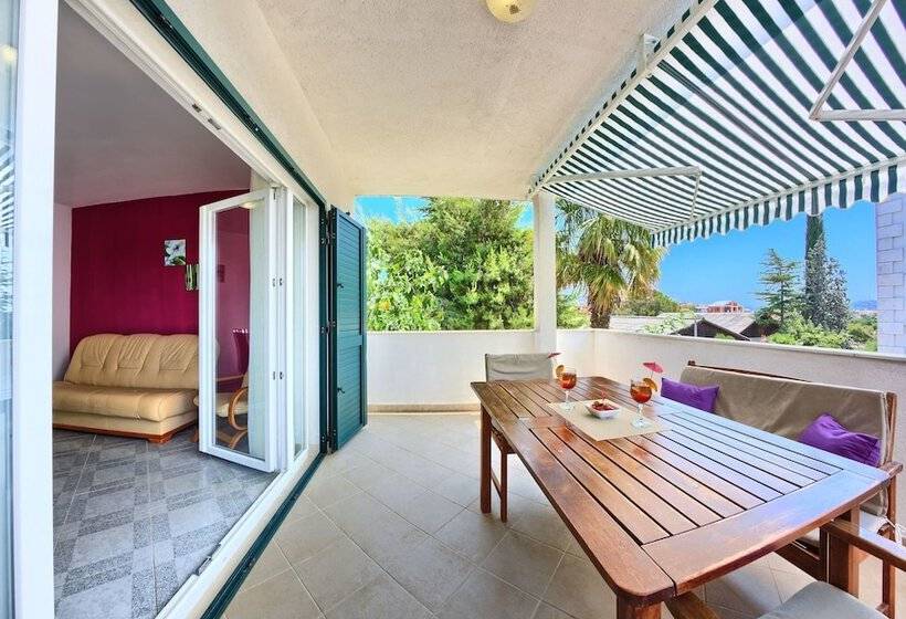 آپارتمان راحتی 1 خوابه, Apartments Cvita Holiday