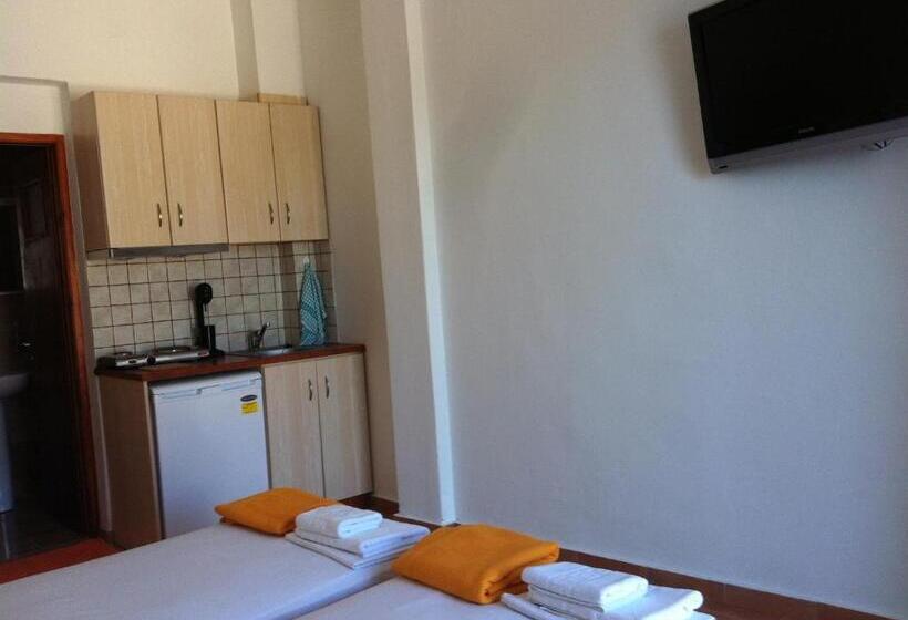 استودیوی استاندارد با چشمانداز دریا, Lydiamare