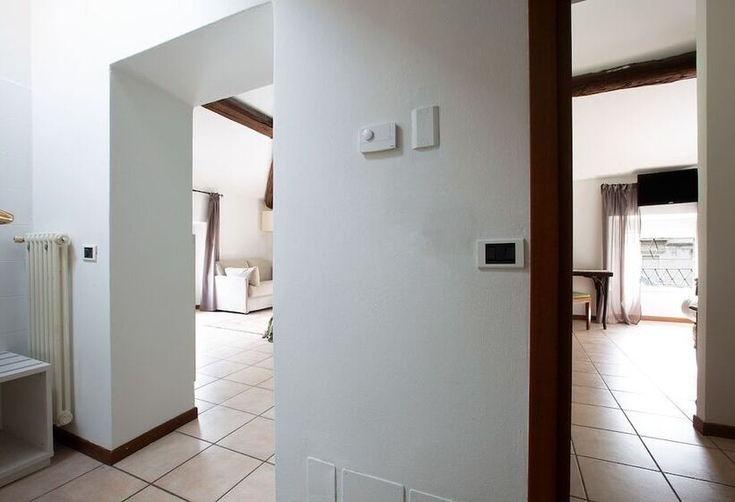 غرفة عائلية, Orso Bruno