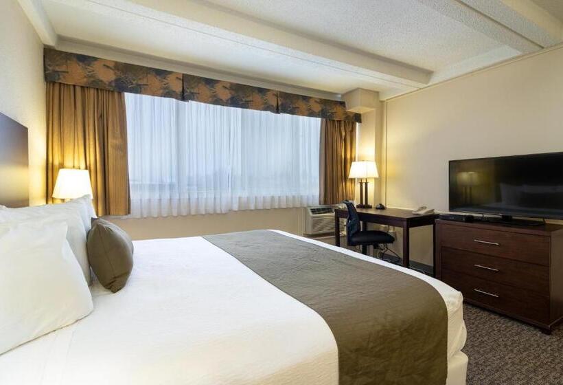Люкс Кровать Кинг, Bcm Inns Fort Mcmurray  Downtown