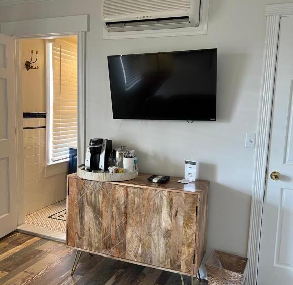 Номер Стандарт, Elaine S Cape May Boutique