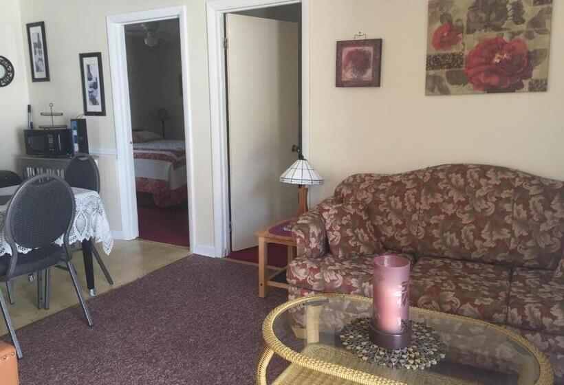 کابین, Crosswinds Motel
