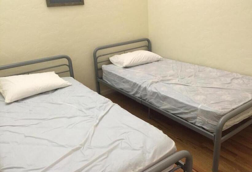 经济房, Treasure State Hostel