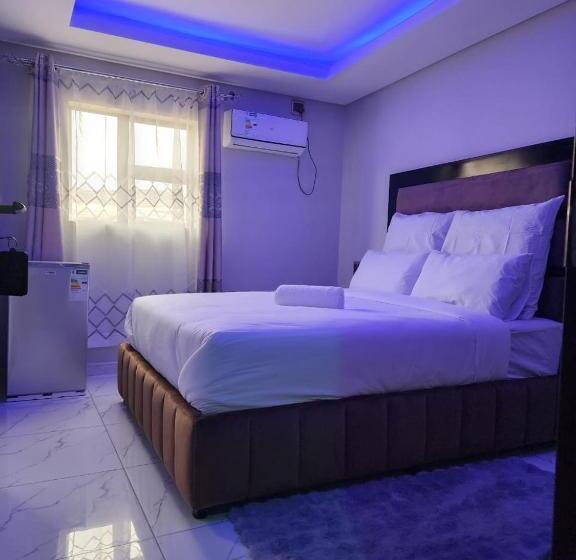 استودیوی لوکس, Duplessis Lodge