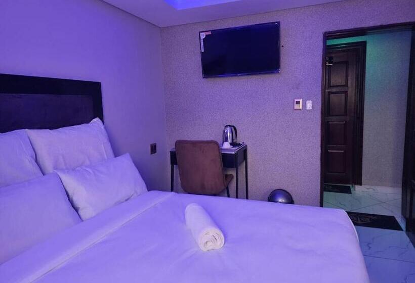 سوییت لوکس, Duplessis Lodge