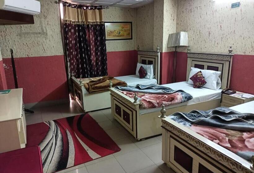 اتاق ساده سه‌ نفره, Lepari