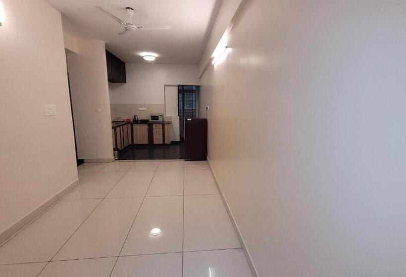 带阳台两卧公寓, The Suites