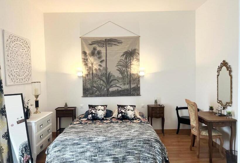 Четырехместный Номер Стандарт, Chambres D Hôtes Les Carmélites