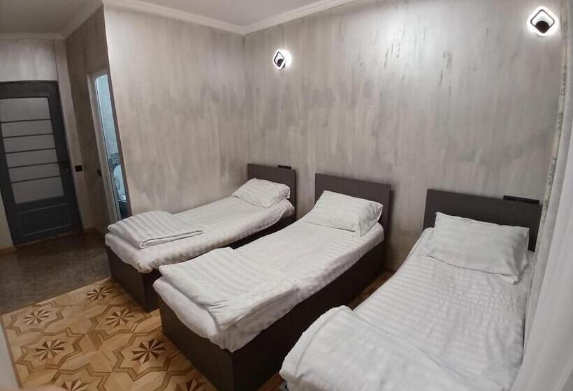 Трехместный Номер Классика, Madoyans Rest House