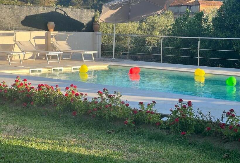 Трехместный Номер Стандарт с Балконом, Vida Locrese Con Piscina Salata