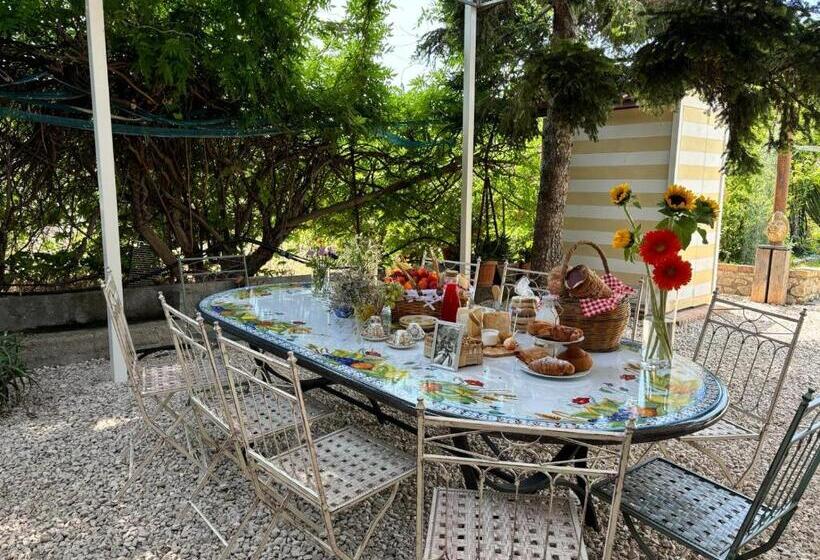 Четырехместный Номер Стандарт с Балконом, Vida Locrese Con Piscina Salata