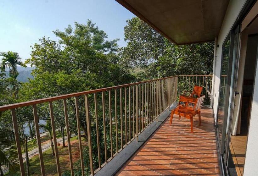 이그제큐티브 스위트, Sterling Lontano Waterfront Wayanad