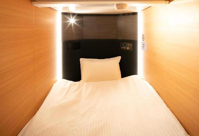 Кровать в Многоместном Номере с Общей Ванной, Plaza East Cabin For Men Only