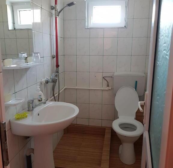 سوییت خانوادگی, Casa Adina