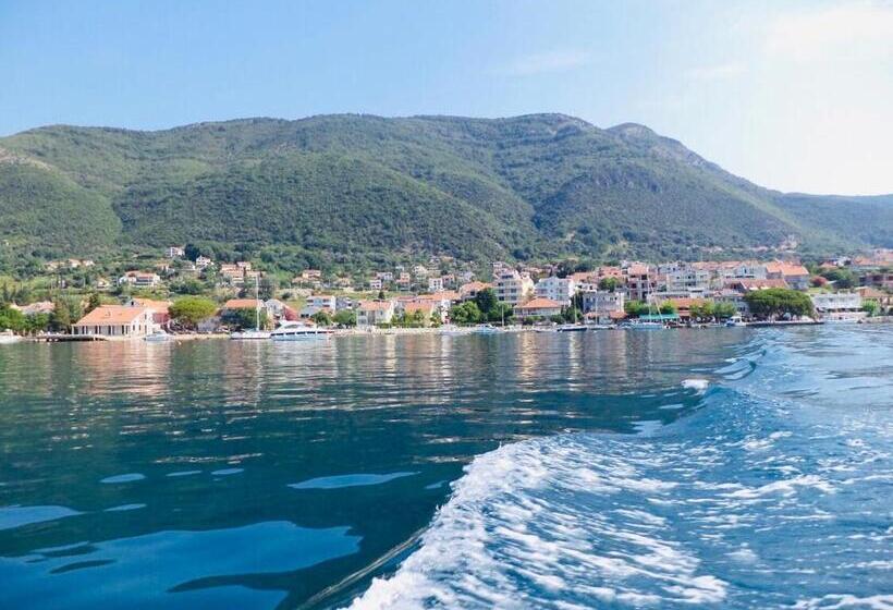 اتاق لوکس با چشم‌انداز باغ, Vila đuričić 300m Od Mora