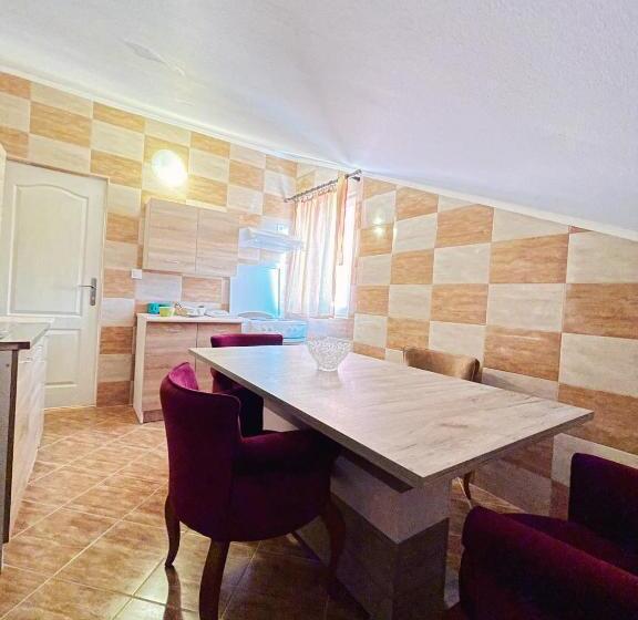 آپارتمان 2 خوابه, Vila đuričić 300m Od Mora