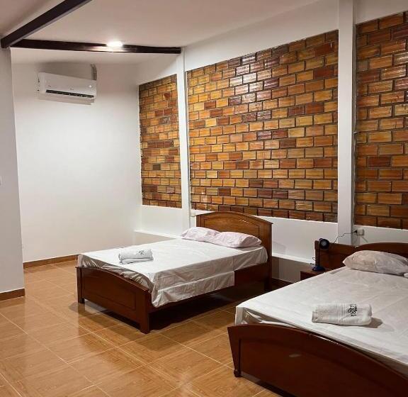 חדר סטנדרט, Tiktoker Lodge