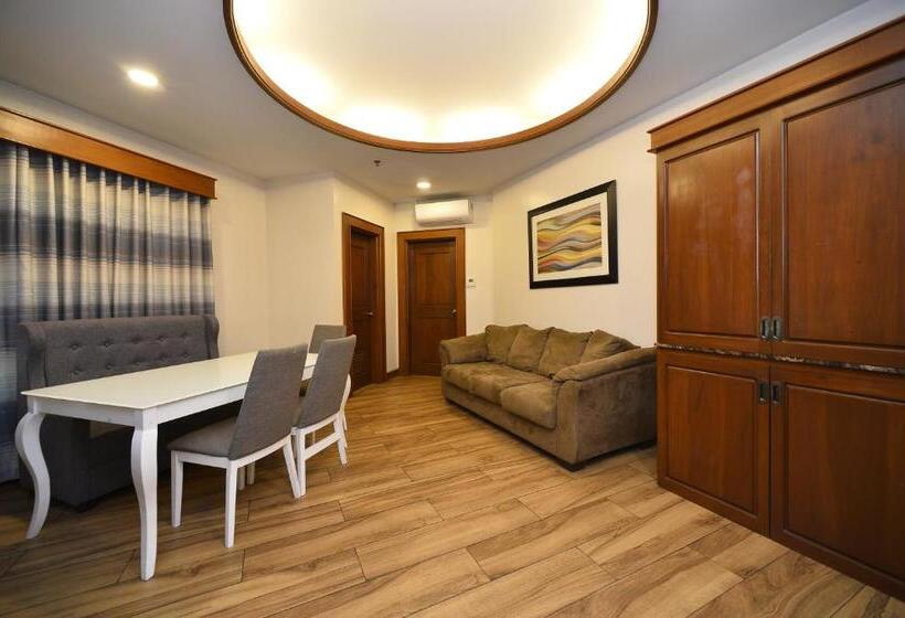 جناح جونيور, Paragon Hotel And Suites