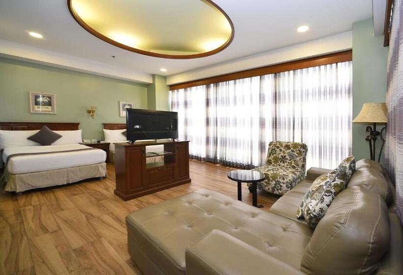 جناح جونيور, Paragon Hotel And Suites