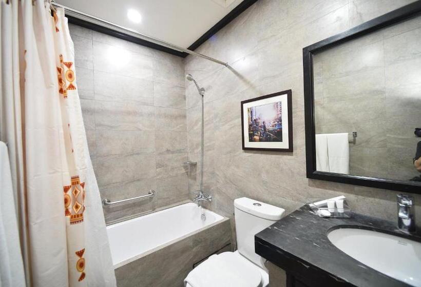 带大床的标准间, Paragon Hotel And Suites