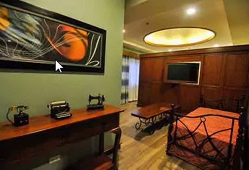 小型套房, Paragon Hotel And Suites