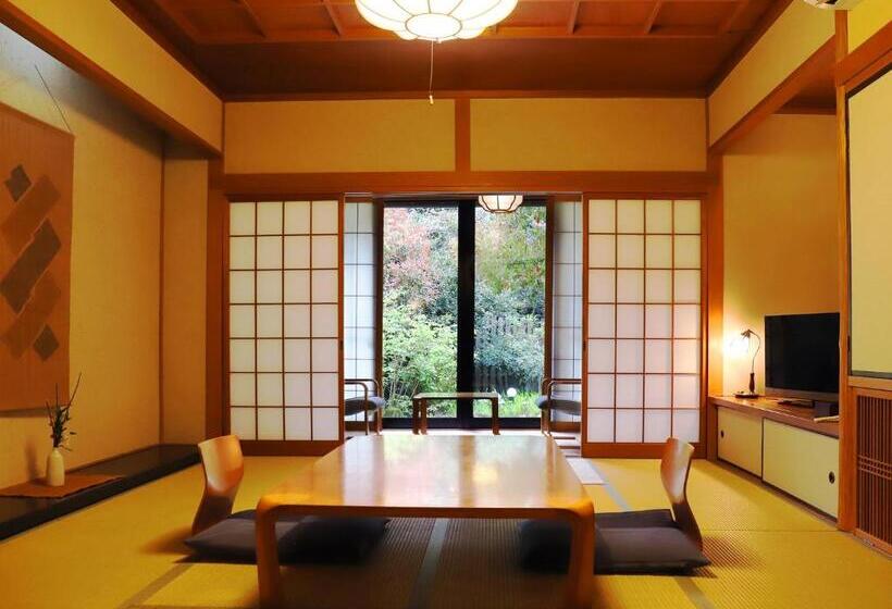 Четырехместный Номер Стандарт, Yufuin Onsen Ryokan Hananomai