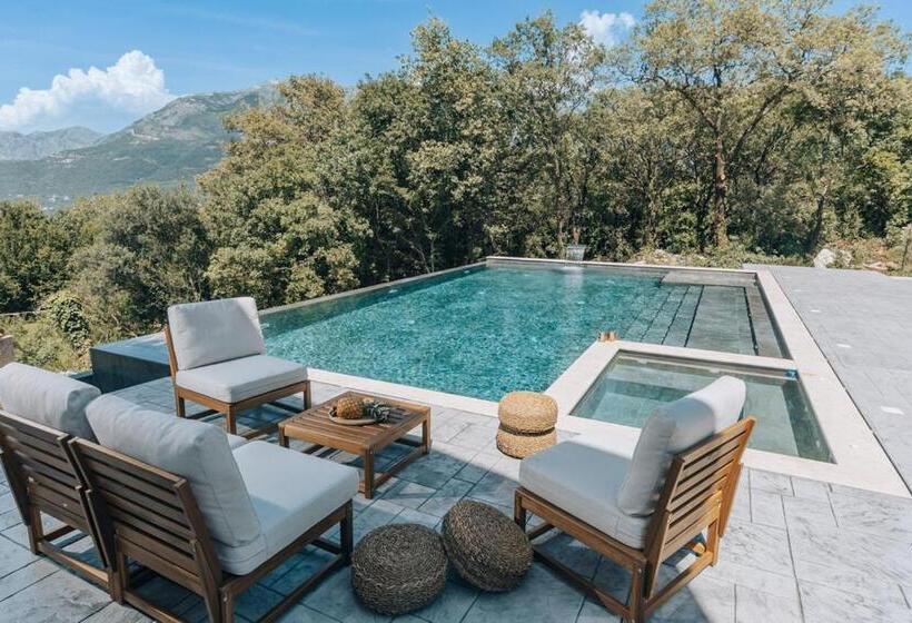 اتاق لوکس با بالکن و چشم‌انداز دریا, Villa Principium With Infinity Edge Pool&hot Tub
