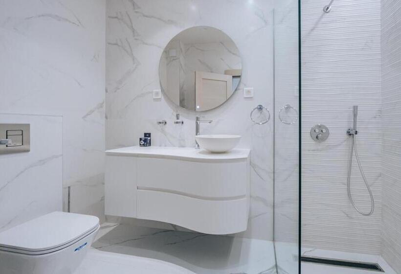 اتاق لوکس با بالکن و چشم‌انداز دریا, Villa Principium With Infinity Edge Pool&hot Tub