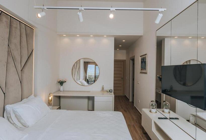 اتاق لوکس با بالکن و چشم‌انداز دریا, Villa Principium With Infinity Edge Pool&hot Tub