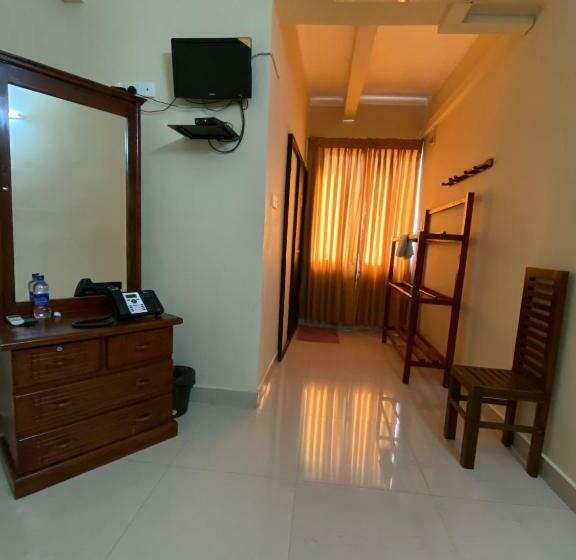 اتاق لوکس, Yal S Town Inn