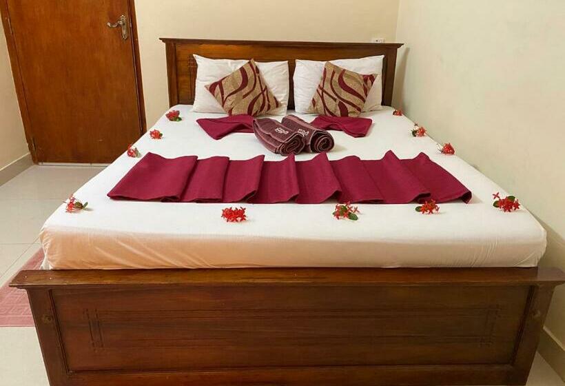 اتاق لوکس, Yal S Town Inn