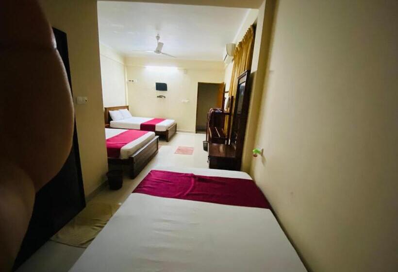 اتاق لوکس خانوادگی, Yal S Town Inn