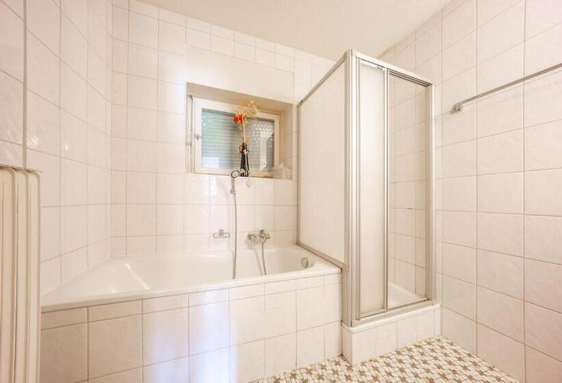 اتاق استاندارد با بالکن, La Batelière Bnb