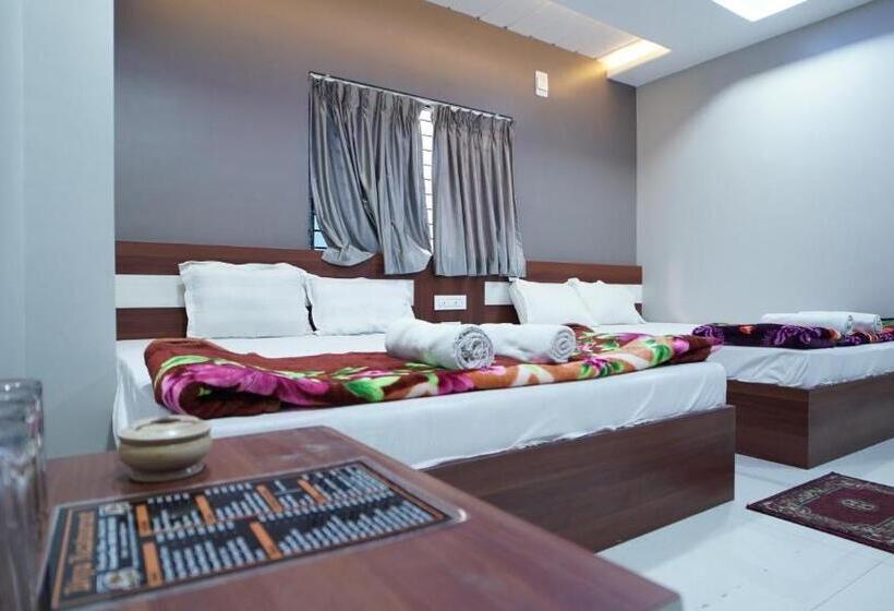 4인용 스탠다드 룸, Diya Lodge !! Near Toy Train Park !! New Digha !!