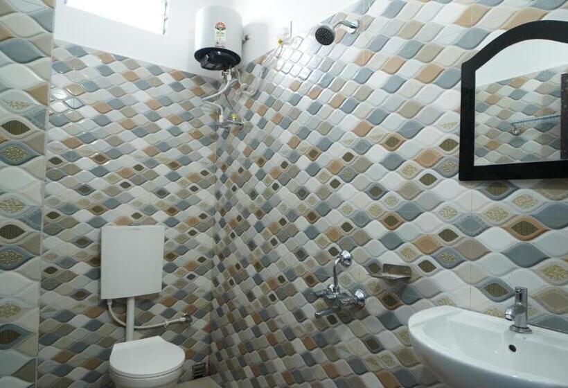 디럭스 4인 룸, Diya Lodge !! Near Toy Train Park !! New Digha !!