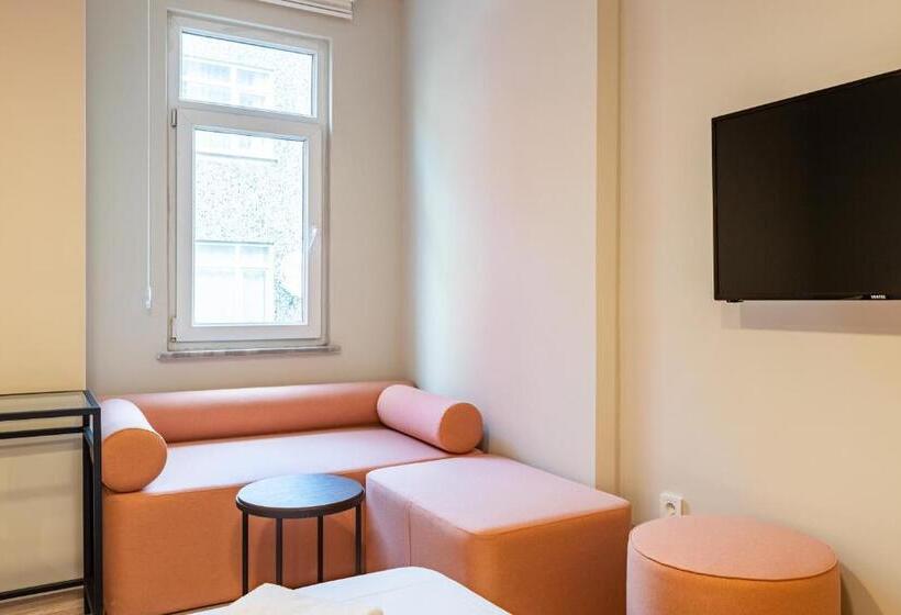 スタンダードトリプルルーム, Vefa Apartments